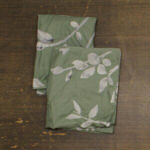 NEW Fairfield Square LOT OF 2 Microfiber Pillowcases Green Floral Standard